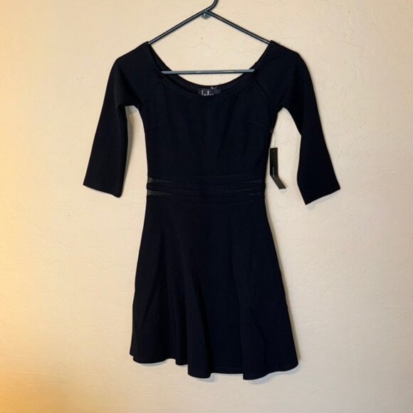 Elegant Black Dress - Picture 1 of 6